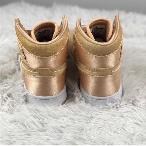 🚨SALE ENDS TONIGHT🚨 Air Jordan 1 Retro Hi SOH - Picture 5 of 7